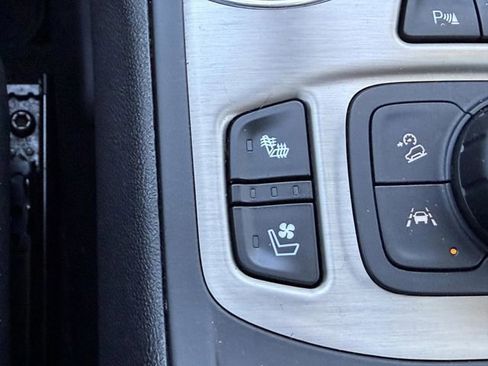 Used 2022 GMC Terrain Denali w/ Denali Premium Package image 25