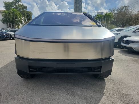 Used 2025 Tesla Cybertruck AWD Crew Cab image 4