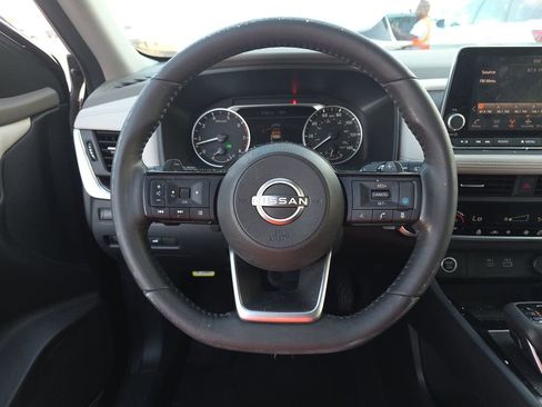 Used 2023 Nissan Rogue SV w/ SV Premium B Package FWD image 17