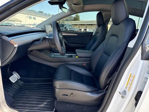 Used 2022 Tesla Model Y Performance AWD/4WD image 16