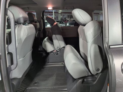Used 2024 Toyota Sienna XLE image 25