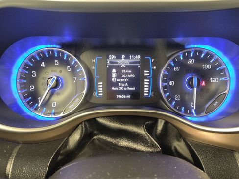 Used 2022 Chrysler Voyager LX image 23