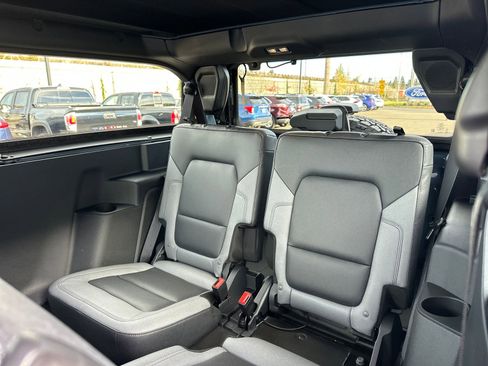 Used 2024 Ford Bronco Black Diamond image 11