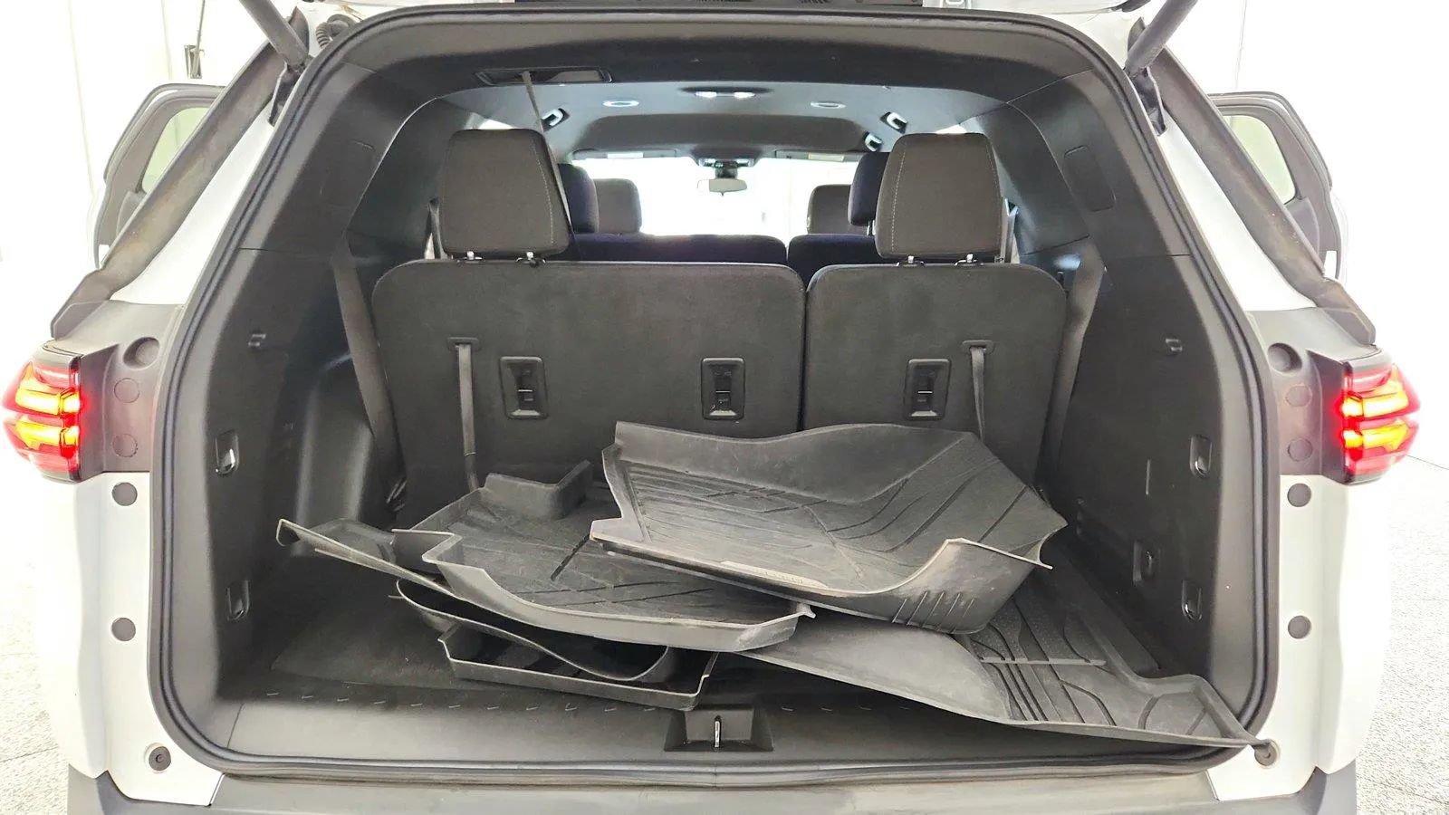 Used 2023 Chevrolet Traverse LT FWD image 40