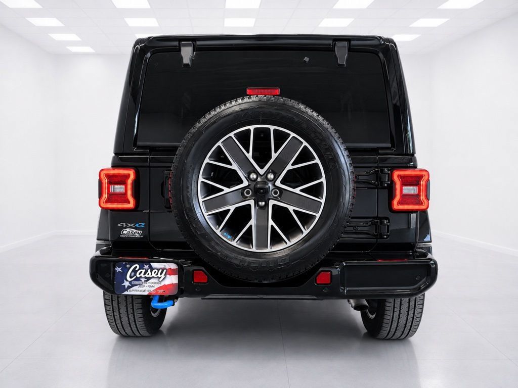 Used 2023 Jeep Wrangler Unlimited Sahara AWD/4WD image 11