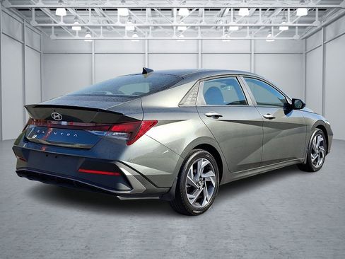 Certified 2025 Hyundai Elantra Sport image 6