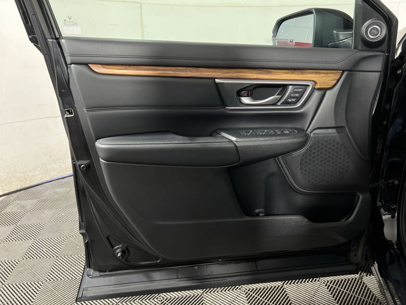 Used 2018 Honda CR-V Touring image 14