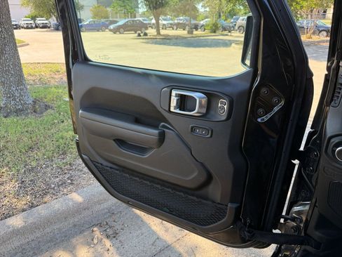 Used 2025 Jeep Wrangler Unlimited Sport AWD/4WD image 18