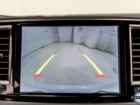 Used 2023 Chrysler Pacifica Touring-L image 15