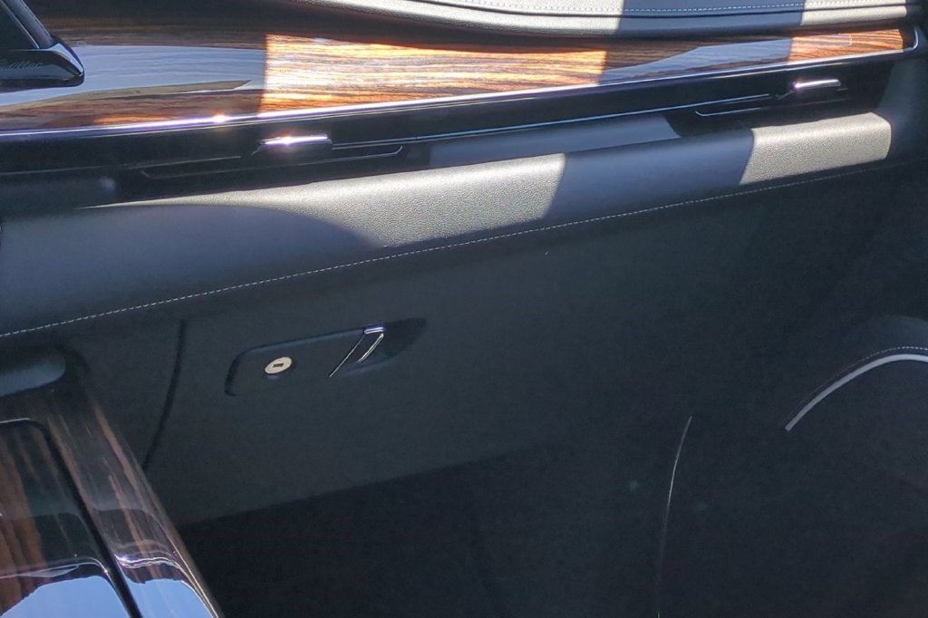 Certified 2023 Cadillac Escalade ESV Premium Luxury w/ Performance Package AWD/4WD image 29