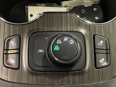 Used 2022 GMC Acadia SLT w/ Elevation Edition image 34