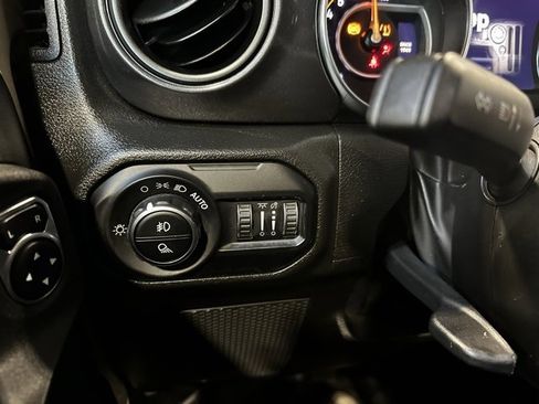 Used 2022 Jeep Gladiator Sport image 20