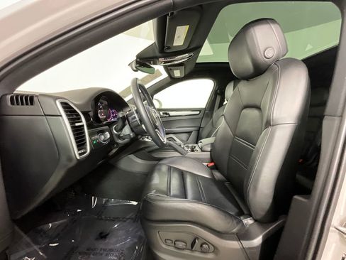 Used 2023 Porsche Cayenne Platinum Edition AWD/4WD image 16