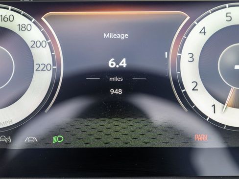 Used 2024 Aston Martin DB12 Convertible RWD image 56