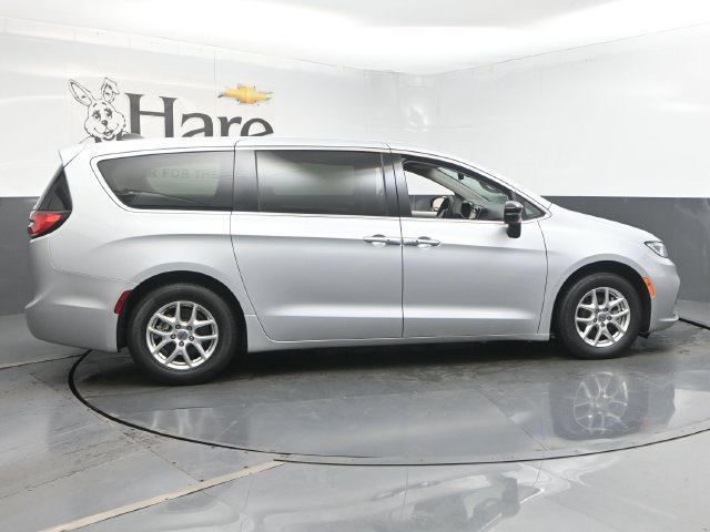 Used 2024 Chrysler Pacifica Touring-L FWD image 43