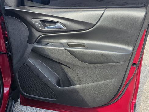 Used 2018 Chevrolet Equinox LT FWD image 25