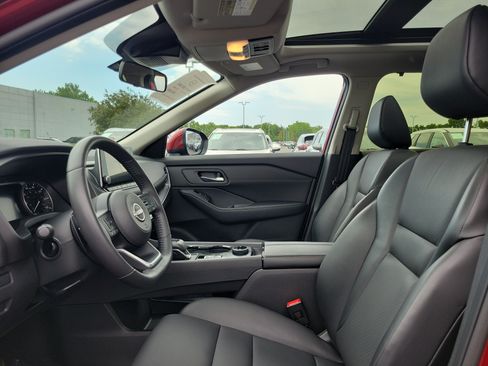 Certified 2024 Nissan Rogue SV w/ SV Premium Package AWD/4WD image 15