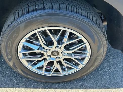 Certified 2023 Ford Explorer XLT w/ Equipment Group 202A AWD/4WD image 6
