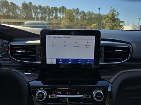 Used 2023 Ford Explorer Limited image 27