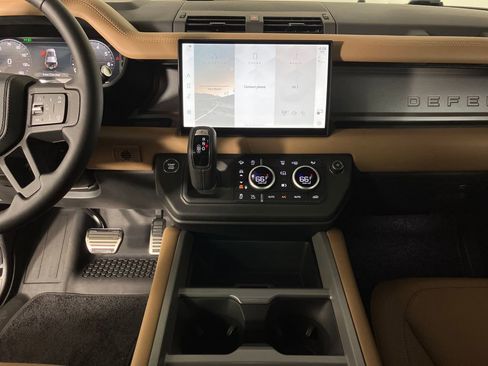 Used 2025 Land Rover Defender 110 X image 28