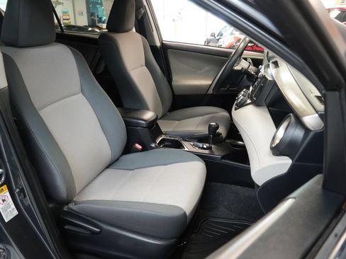 Used 2015 Toyota RAV4 LE AWD/4WD image 31