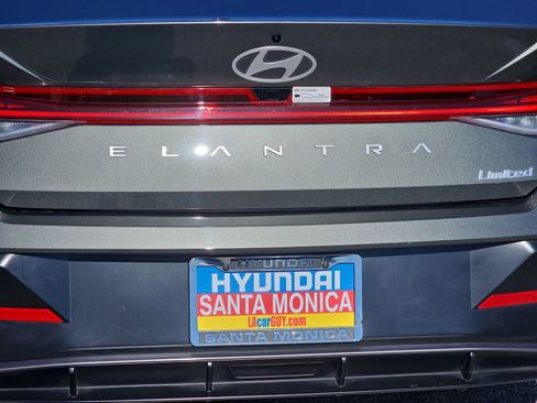 Certified 2025 Hyundai Elantra Limited image 42
