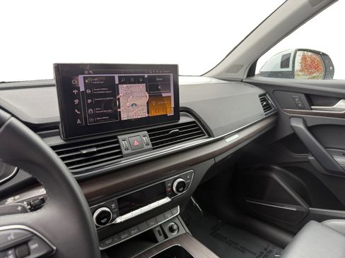 Certified 2025 Audi Q5 2.0T Premium Plus w/ Premium Plus Package image 12