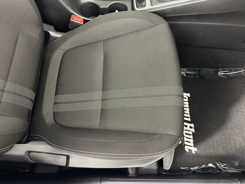 Used 2025 Hyundai Venue SEL image 35