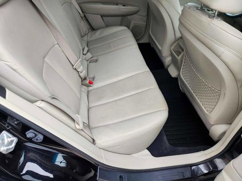 Used 2011 Subaru Outback 2.5i Limited image 16