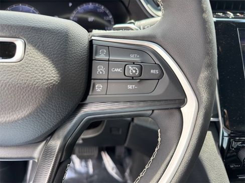 New 2025 Jeep Grand Cherokee Altitude image 23