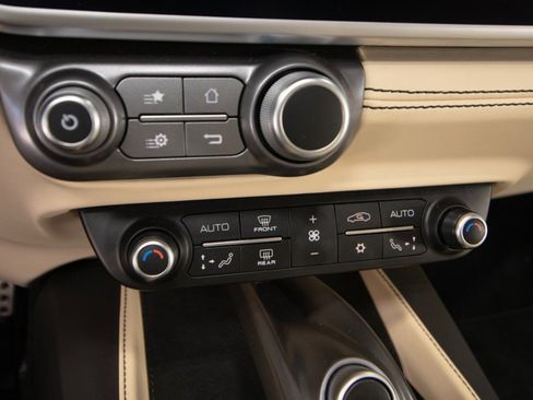 Used 2020 Ferrari Portofino image 38