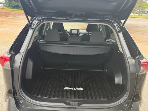 Used 2020 Toyota RAV4 XLE FWD image 7