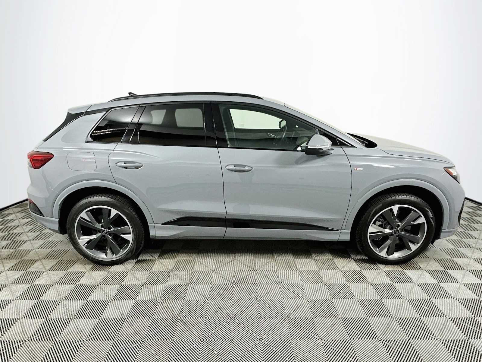 Used 2024 Audi Q4 e-tron Premium w/ Convenience Package AWD/4WD image 8