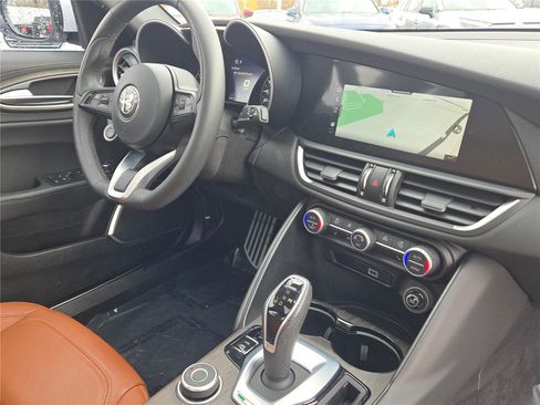 Used 2022 Alfa Romeo Giulia Ti AWD/4WD image 8
