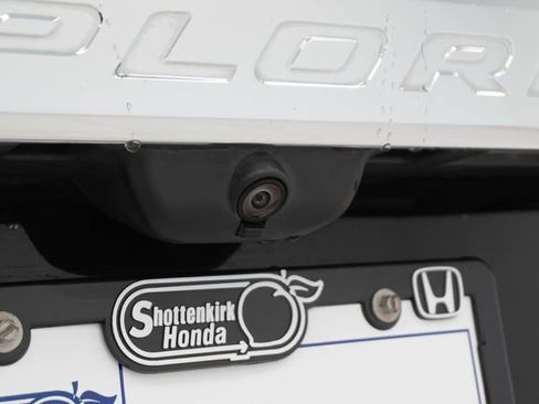 Used 2022 Ford Explorer XLT w/ Class IV Trailer Tow Package AWD/4WD image 10
