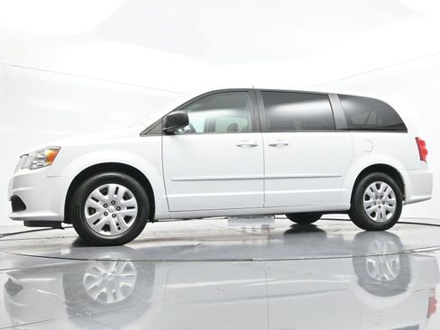 Used 2017 Dodge Grand Caravan SE FWD image 37