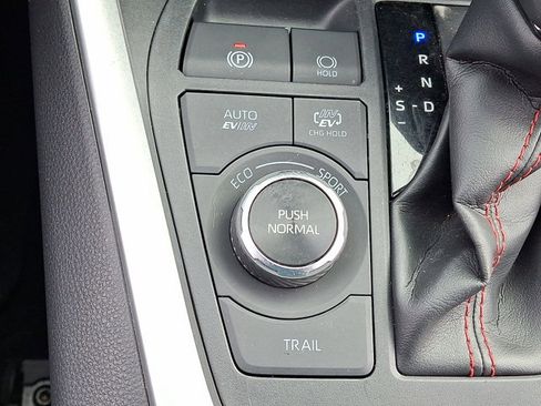 Used 2021 Toyota RAV4 SE image 23