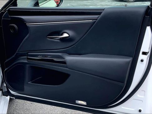 Certified 2025 Lexus ES 350 w/ Premium Package image 23