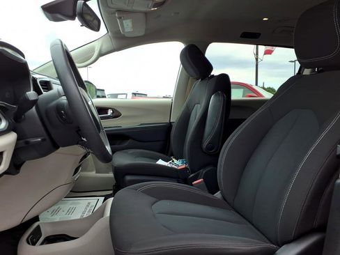 Used 2023 Chrysler Voyager LX FWD image 15
