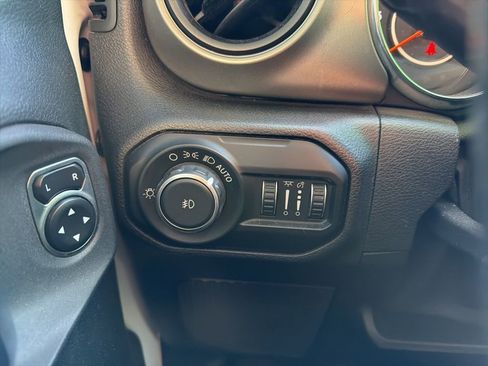 Used 2019 Jeep Wrangler Unlimited Sport S image 17