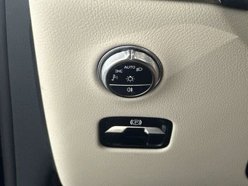 Used 2024 Mercedes-Benz GLC 300 image 7