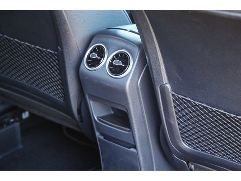 Used 2024 Mercedes-Benz GLB 250 4MATIC image 22