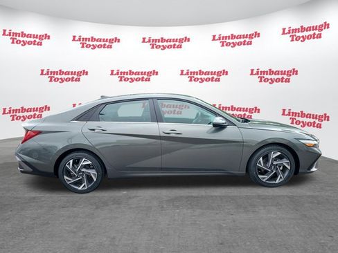 Used 2025 Hyundai Elantra Limited FWD image 2