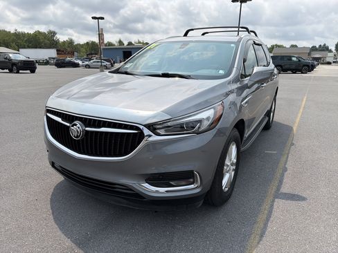 Used 2021 Buick Enclave Essence w/ LPO, Hit The Road Package AWD/4WD image 2