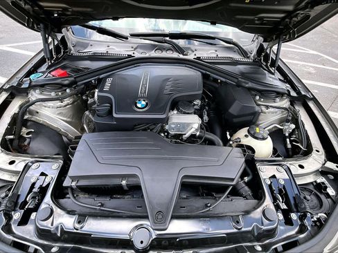 Used 2017 BMW 320i Sedan RWD image 32