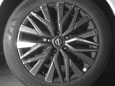 Used 2025 Nissan Altima 2.5 SV FWD image 15