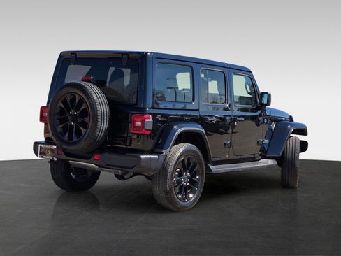 Used 2025 Jeep Wrangler Unlimited Sahara image 4