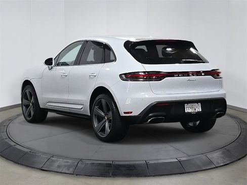 Used 2024 Porsche Macan image 3