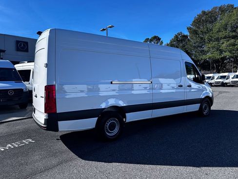 Used 2025 Mercedes-Benz Sprinter 2500 image 10