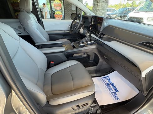 Used 2026 Toyota Sienna XLE AWD/4WD image 29